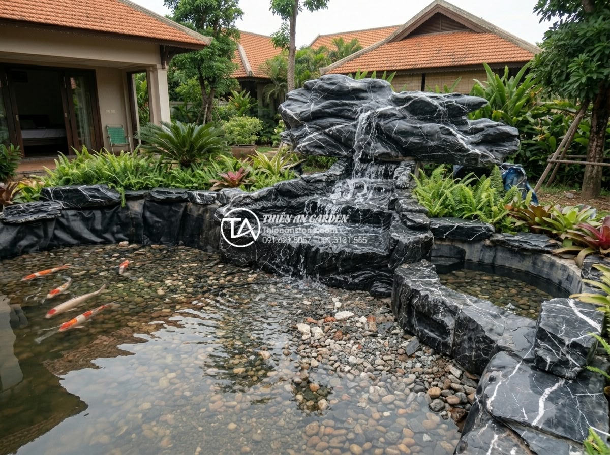 Tiểu cảnh thác nước kết hợp hồ cá Koi: Đẳng cấp không gian sống thượng lưu - Hình 6 Tiểu cảnh thác nước kết hợp hồ cá Koi: Đẳng cấp không gian sống thượng lưu - Professional construction team installing a large natural stone waterfall and ko