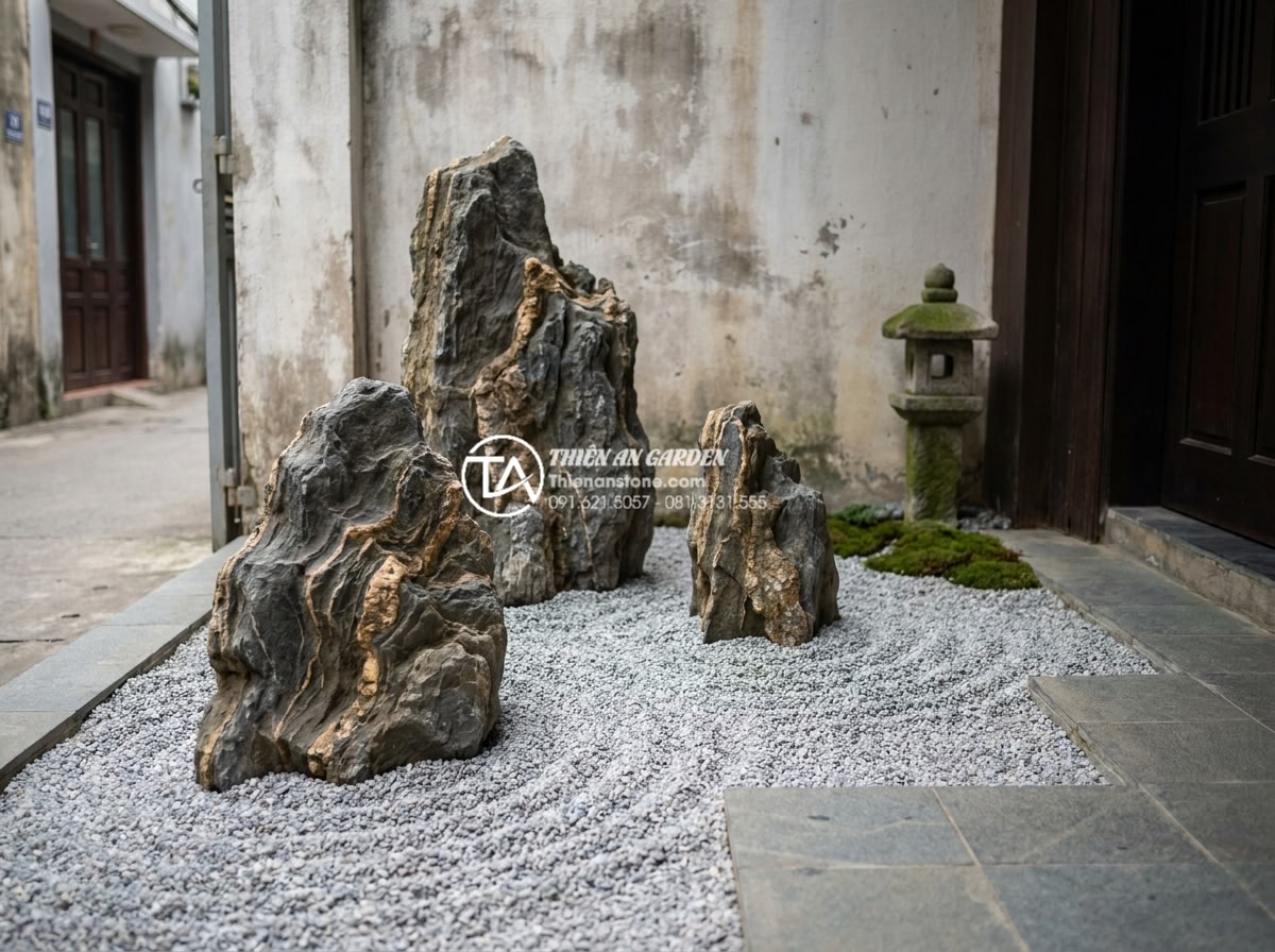 Xu hướng tiểu cảnh đá khô (Zen Garden) cho sân trước nhà phố 2026 - Expertly composed small-scale Zen dry garden in a narrow Vietnamese townhouse fr