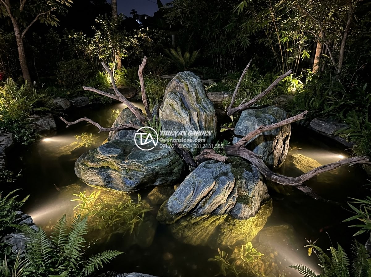 Cách kết hợp đèn LED chiếu sáng làm nổi bật tiểu cảnh gỗ lũa đêm - Underwater and in-ground LED lights installed at the base of driftwood and stone