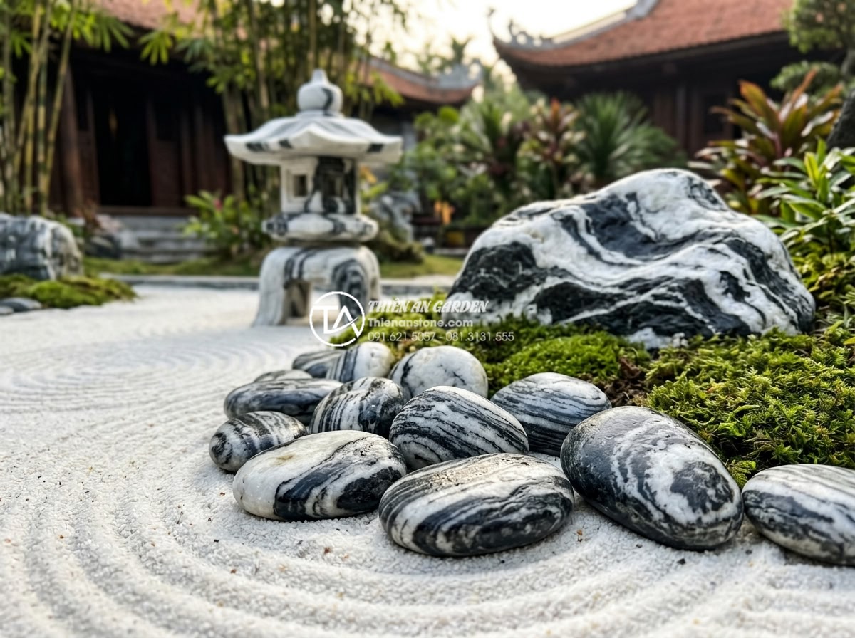 Đá cuội là gì? Tại sao đá cuội lại được ưa chuộng trong cảnh quan? - Beautiful close-up of multicolored natural pebbles in a Japanese zen garden sett