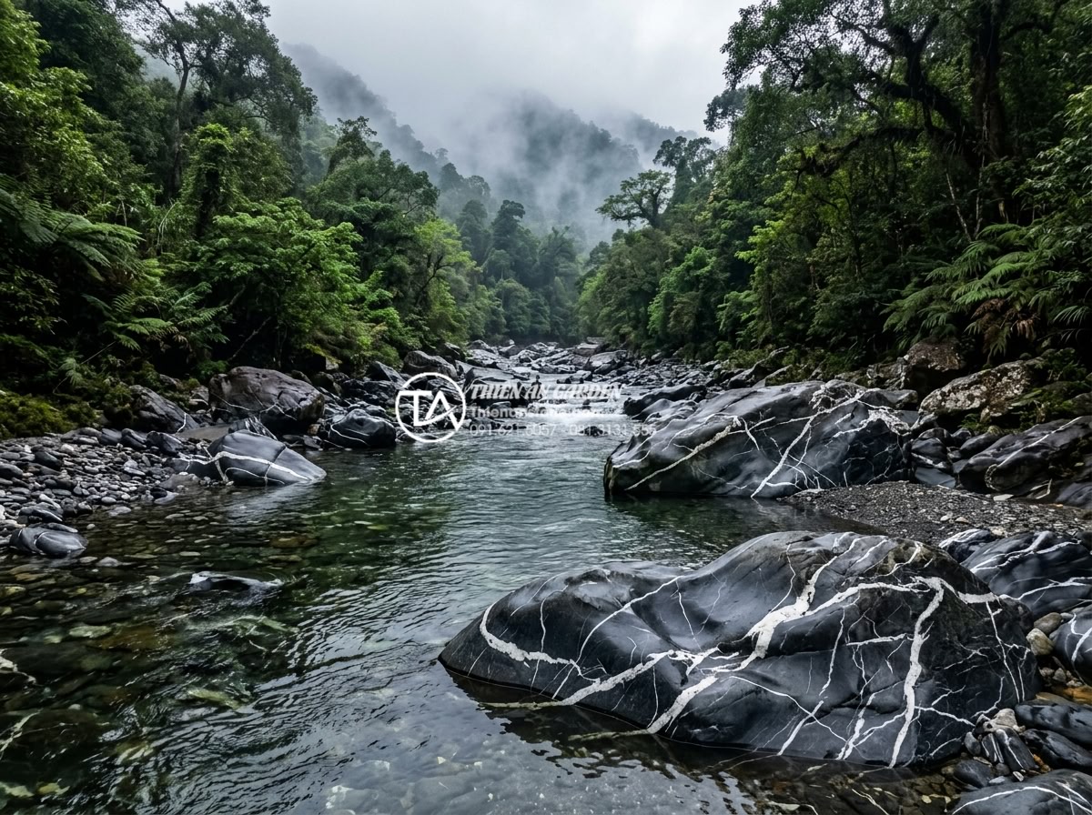 Đá cuội là gì? Tại sao đá cuội lại được ưa chuộng trong cảnh quan? - Dramatic wide shot of a mountain river in northern Vietnam with crystal clear wa