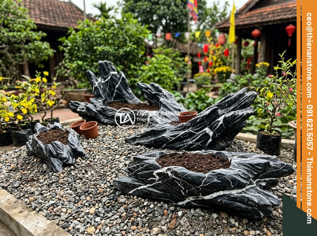 Hướng dẫn xử lý thoát nước cho tiểu cảnh hoa tết để tránh thối rễ - Hình 8 Hướng dẫn xử lý thoát nước cho tiểu cảnh hoa tết để tránh thối rễ - Finished drainage foundation layer ready for planting Tet flowers on natural car
