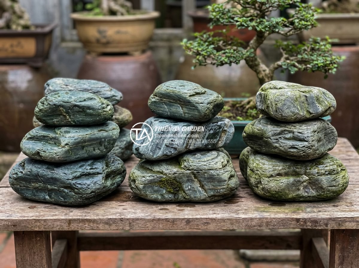 Phân biệt các dòng đá điêu khắc dùng trong tiểu cảnh mỹ nghệ - Side-by-side comparison chart visualization with actual stone samples of granite