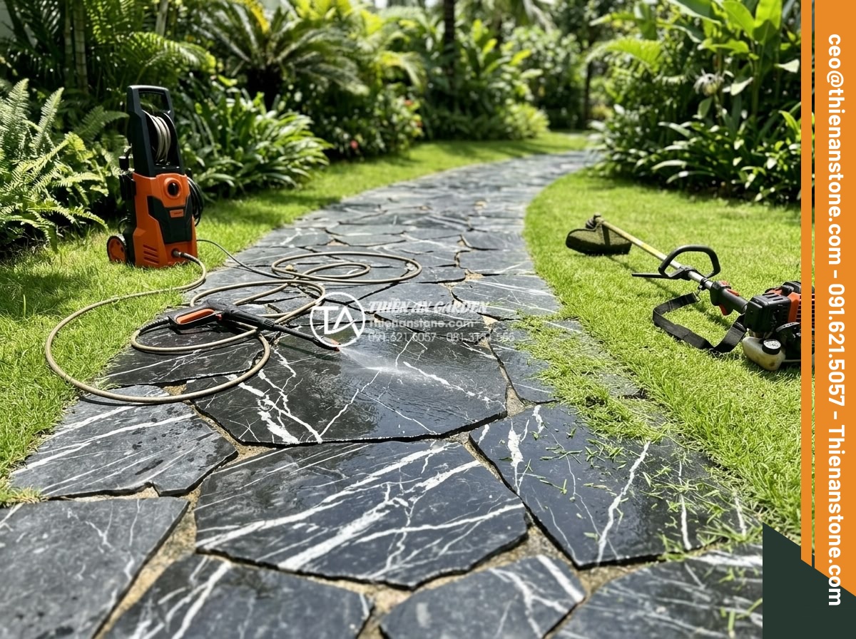 Thiết kế lối đi sân vườn bằng đá cuội kết hợp cỏ xanh cực đẹp - Maintenance scene of a pristine pebble and grass garden path being professionall