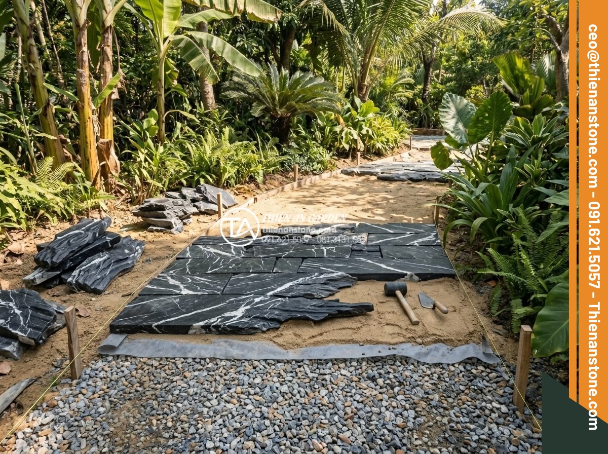 Thiết kế lối đi sân vườn bằng đá cuội kết hợp cỏ xanh cực đẹp - Construction process photo of professional garden path installation: workers car