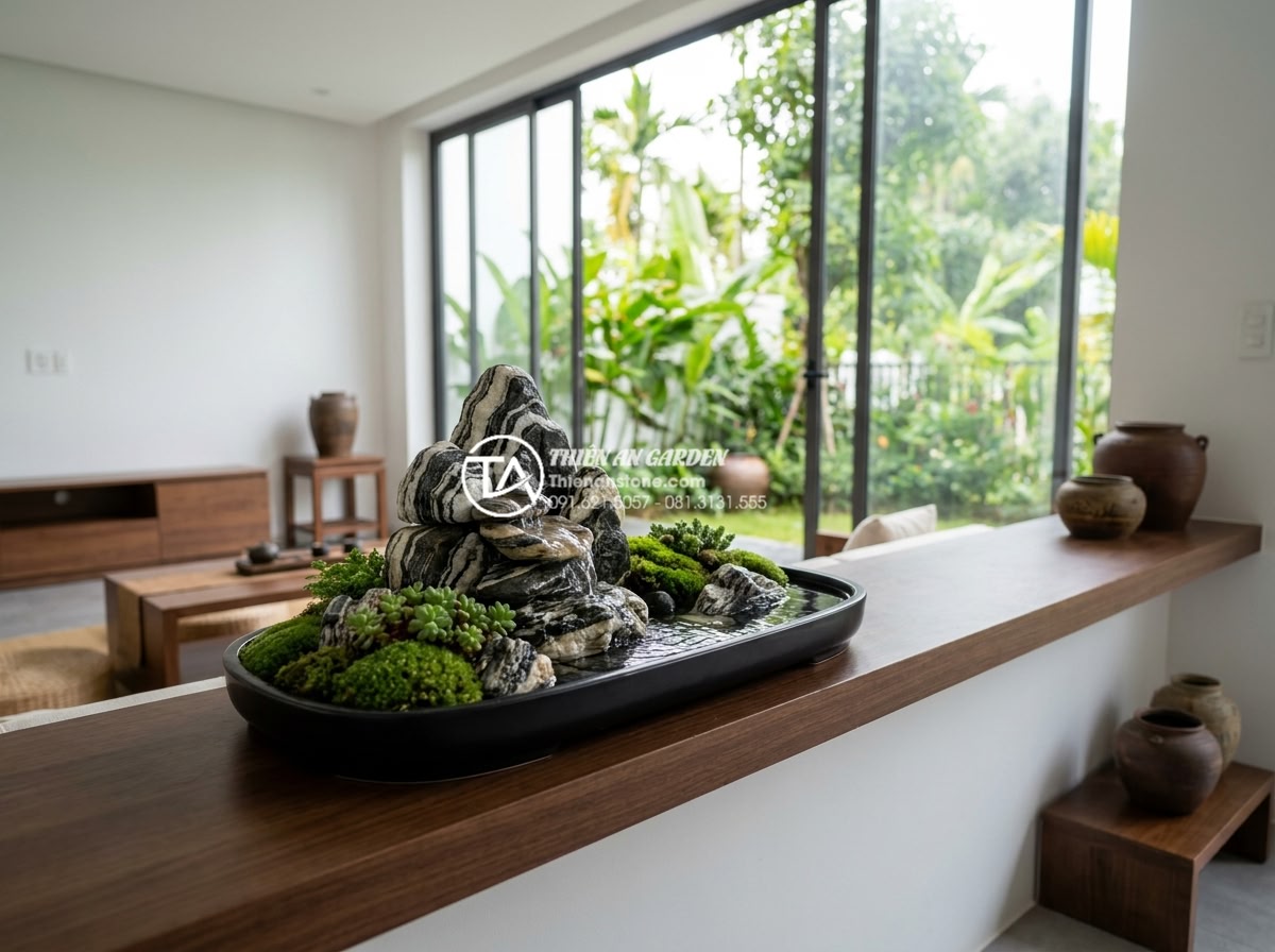 Tiểu cảnh đá cuội mini: Giải pháp mang thiên nhiên vào không gian nhỏ - Hình 4 Tiểu cảnh đá cuội mini: Giải pháp mang thiên nhiên vào không gian nhỏ - Artistic wide-angle view of an elegantly designed miniature pebble stone garden