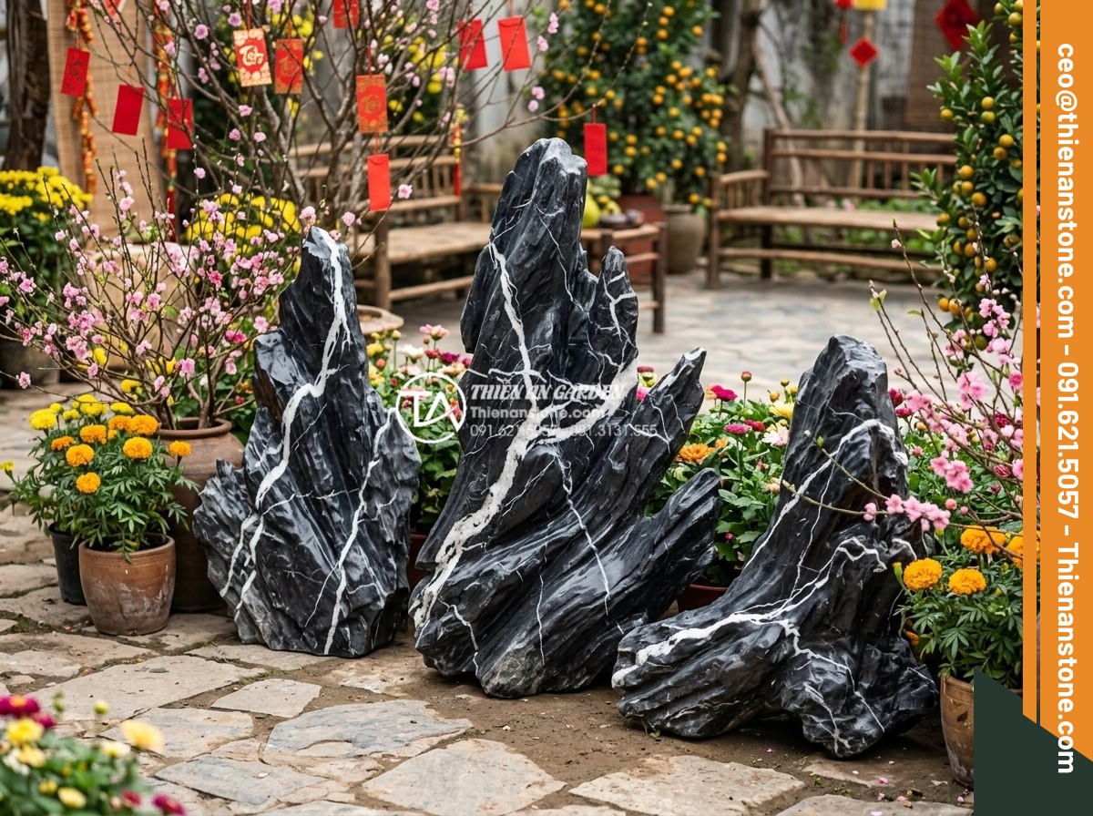 Top 5 loại đá tự nhiên tốt nhất để làm tiểu cảnh hoa tết ngoài trời - Hình 8 Top 5 loại đá tự nhiên tốt nhất để làm tiểu cảnh hoa tết ngoài trời - Professional comparison infographic style image showing five types of natural st