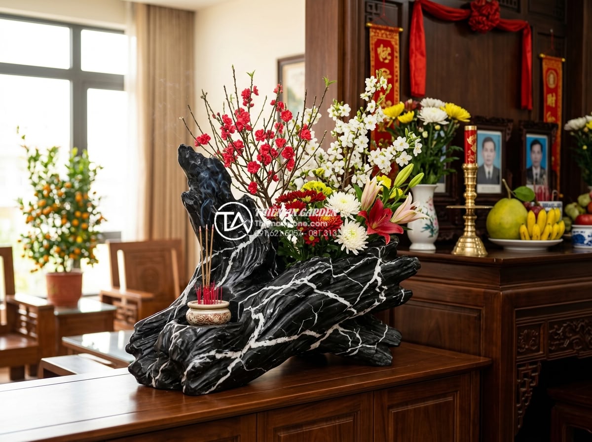 Vị trí đặt tiểu cảnh hoa tết đá tự nhiên chuẩn phong thủy rước tài lộc - Premium natural stone Tet flower arrangement placed elegantly in a Vietnamese li