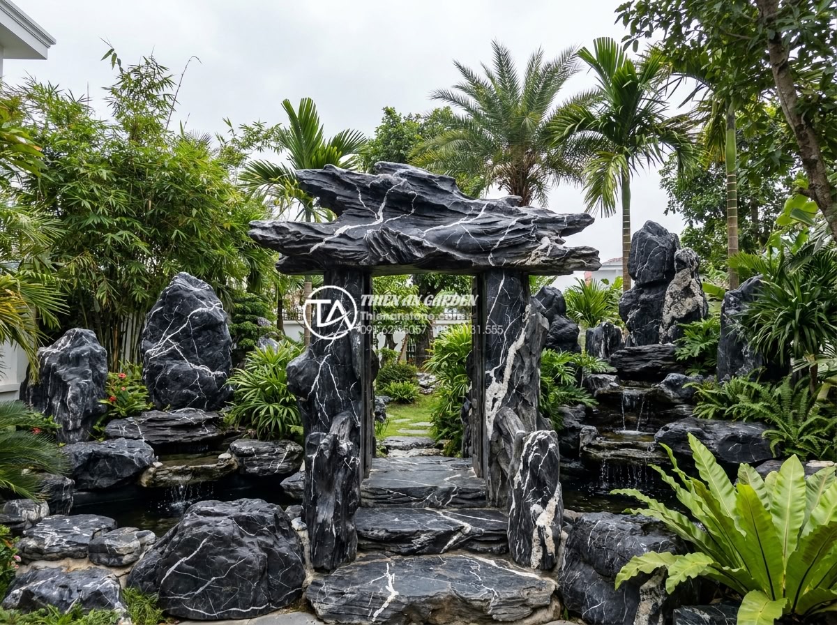 Ý tưởng thiết kế cổng làng thu nhỏ trong kiến trúc sân vườn biệt thự - Wide angle shot of a small-scale stone village gate integrated into a modern vil