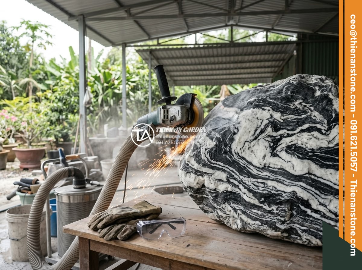 10 Dụng cụ không thể thiếu khi chế tác tiểu cảnh cây ôm đá chuyên nghiệp - Angle grinder with diamond cutting disc smoothing the surface of a large natural