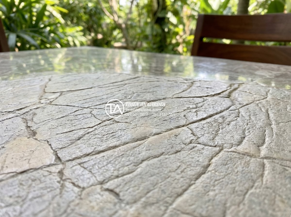 Bàn ghế đá hoa cương (Granite): Đặc điểm, ưu điểm và các mẫu bền đẹp nhất - Hình 2 Bàn ghế đá hoa cương (Granite): Đặc điểm, ưu điểm và các mẫu bền đẹp nhất - Close-up macro shot of natural granite stone texture showing intricate mineral v