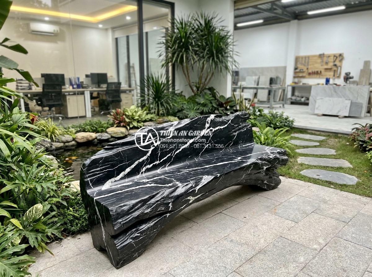 Ghế đá Granite nguyên khối: Sự lựa chọn số 1 cho độ bền vĩnh cửu - Hình 10 Ghế đá Granite nguyên khối: Sự lựa chọn số 1 cho độ bền vĩnh cửu - Professional portrait of the expert team from Da Canh Thien An stone company sta