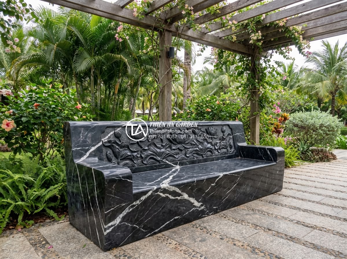 Ghế đá Granite nguyên khối: Sự lựa chọn số 1 cho độ bền vĩnh cửu - Hình 3 Ghế đá Granite nguyên khối: Sự lựa chọn số 1 cho độ bền vĩnh cửu - Wide angle realistic photograph of an elegant monolithic granite garden bench wi