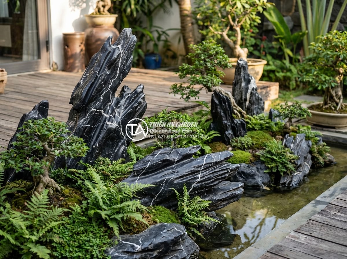 Giải đáp 10 câu hỏi thường gặp (FAQ) về bảo dưỡng tiểu cảnh đá mỹ nghệ - Happy customer with expert at completed well-maintained stone miniature landscap