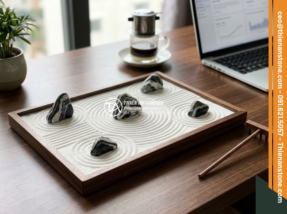 Review 5 bộ dụng cụ cào cát tiểu cảnh thiền mini bán chạy nhất 2026 - Detailed lifestyle shot of the Harmony Zen Natural Stone mini Zen garden fully a