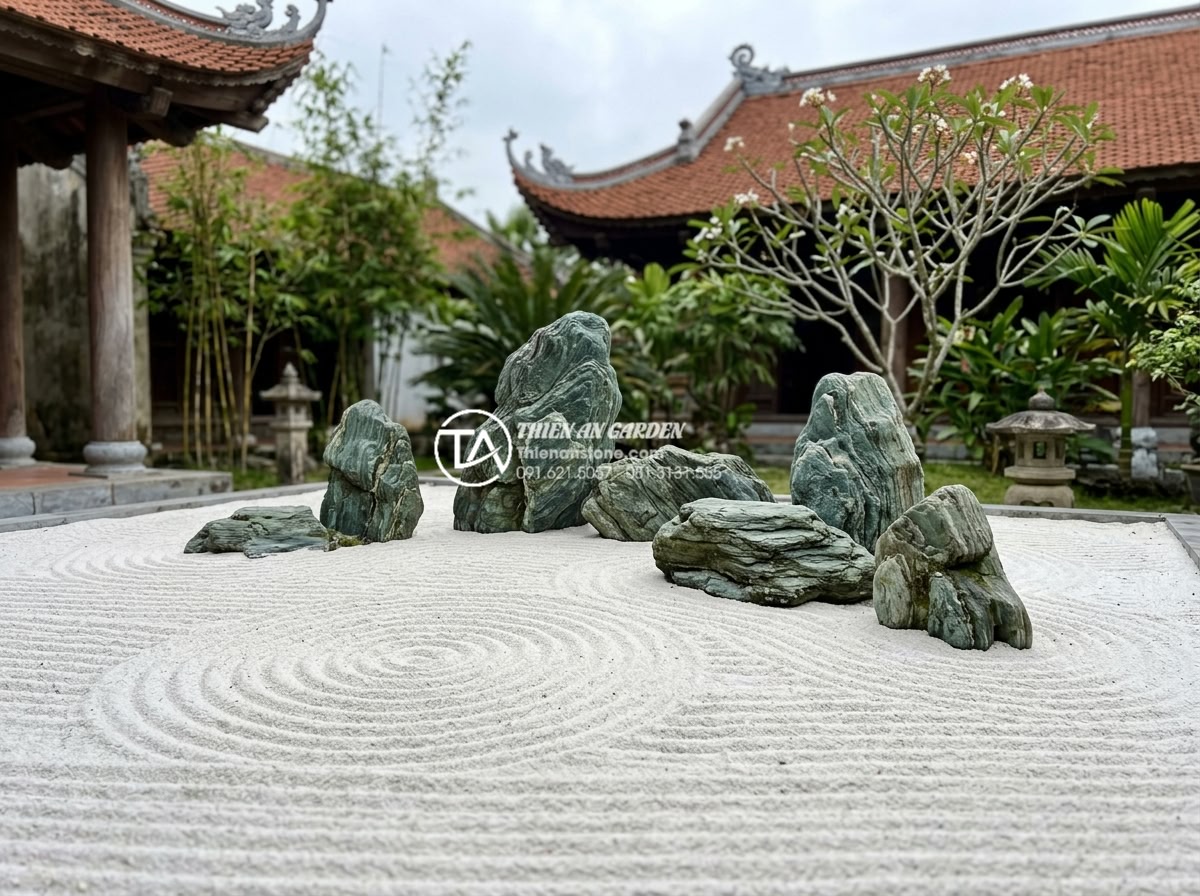 Tại sao cát trắng lại được ưu tiên trong tiểu cảnh thiền Nhật Bản? - Hình 22 Tại sao cát trắng lại được ưu tiên trong tiểu cảnh thiền Nhật Bản? - Long-term view of well-maintained white sand Zen garden after several years show