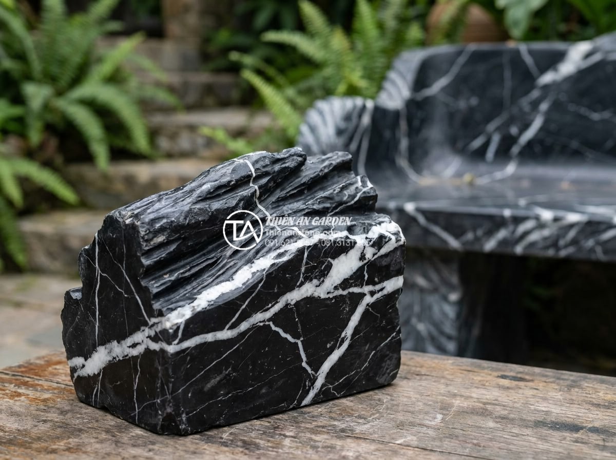 Ý tưởng thiết kế tiểu cảnh sân vườn kết hợp bàn ghế đá tự nhiên nguyên khối - Hình 3 Ý tưởng thiết kế tiểu cảnh sân vườn kết hợp bàn ghế đá tự nhiên nguyên khối - Close-up professional product photography of various natural stone samples arran