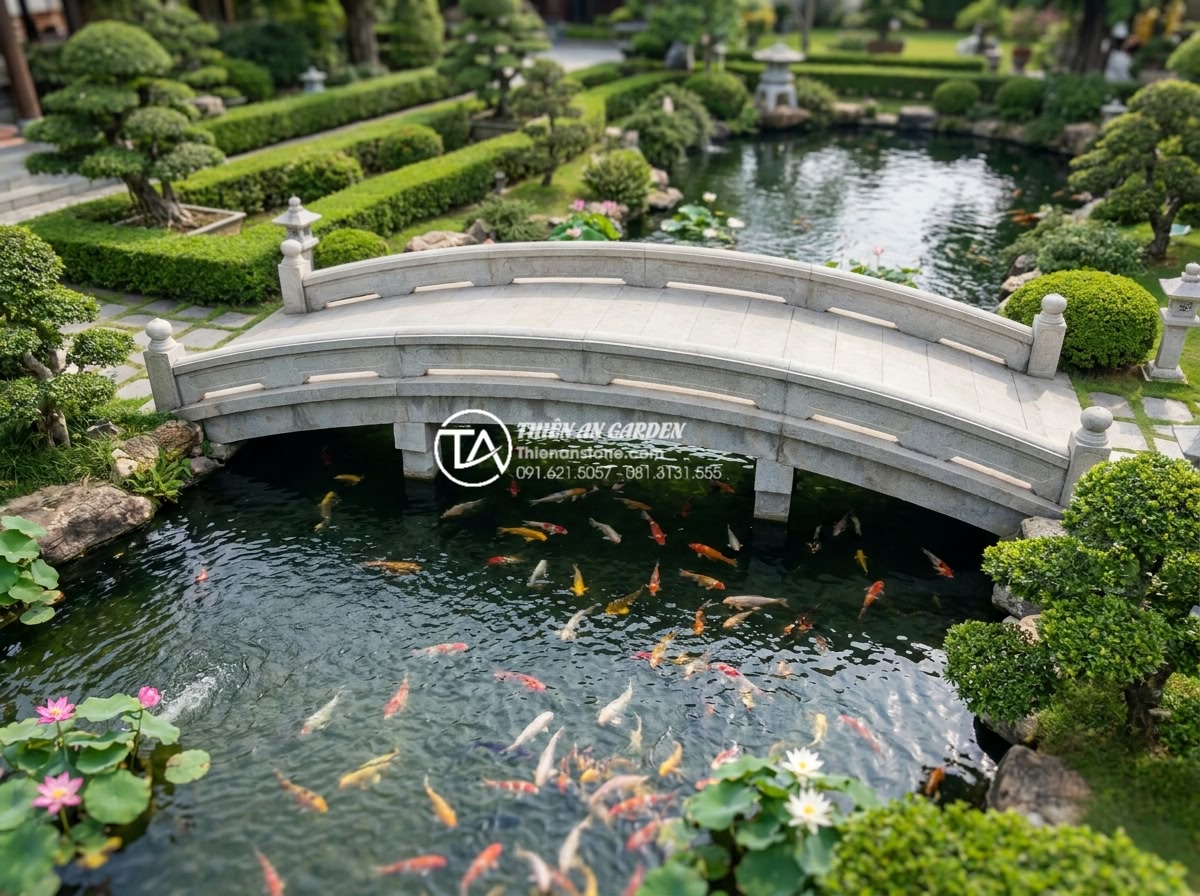 7 Lỗi phong thủy nghiêm trọng khi đặt cầu đá sân vườn gia chủ cần tránh - Hình 4 7 Lỗi phong thủy nghiêm trọng khi đặt cầu đá sân vườn gia chủ cần tránh - Beautiful aerial view of an elegant natural stone bridge spanning a crystal-clea