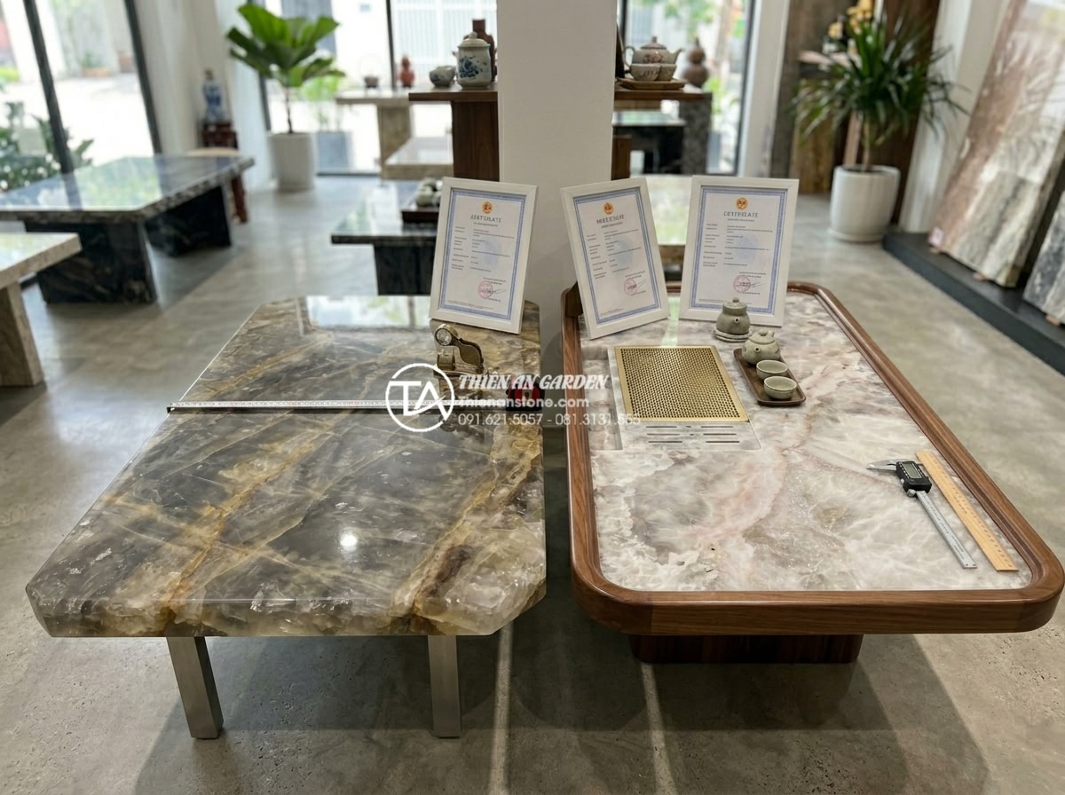 Bàn trà đá bán quý (Quarts, Amethyst): Đẳng cấp sưu tầm của đại gia - Hình 9 Bàn trà đá bán quý (Quarts, Amethyst): Đẳng cấp sưu tầm của đại gia - Side-by-side comparison of Vietnamese natural quartz coffee table versus importe