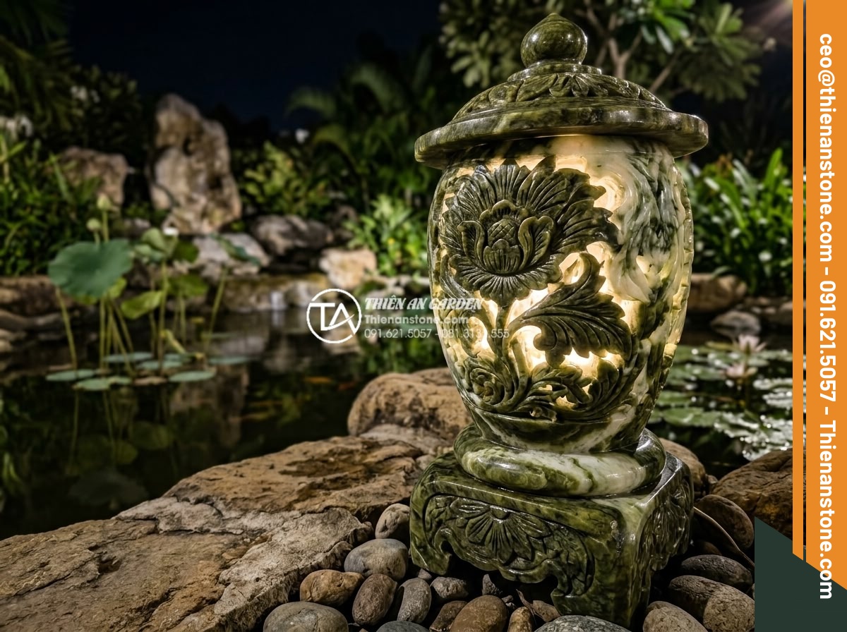 Báo giá đèn đá sân vườn mới nhất 2026: Chi phí thi công trọn gói - Close-up view of hand-carved stone garden lamp with intricate floral patterns in