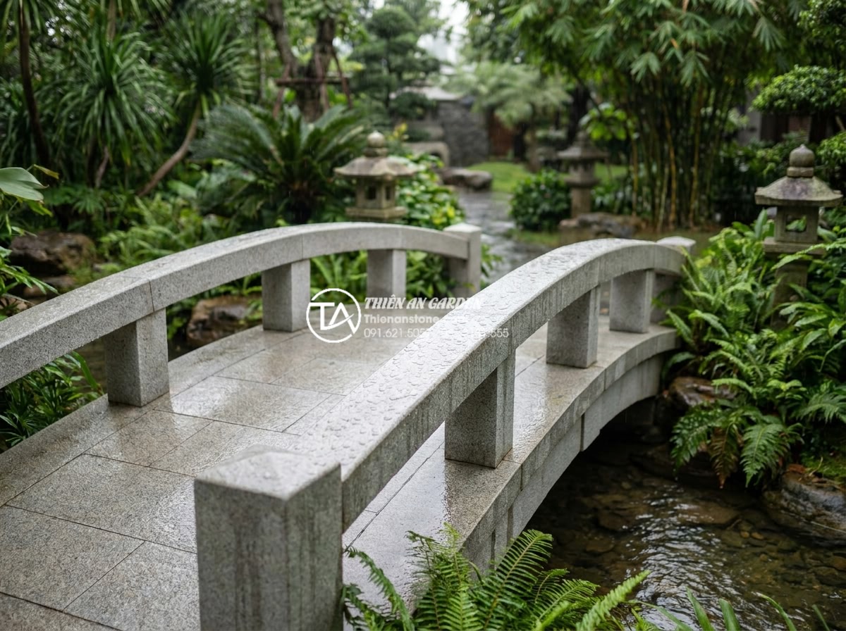 Cách chọn đá tự nhiên làm cầu sân vườn bền bỉ và không bị rêu mốc - High quality photograph of a perfectly maintained natural stone garden bridge in