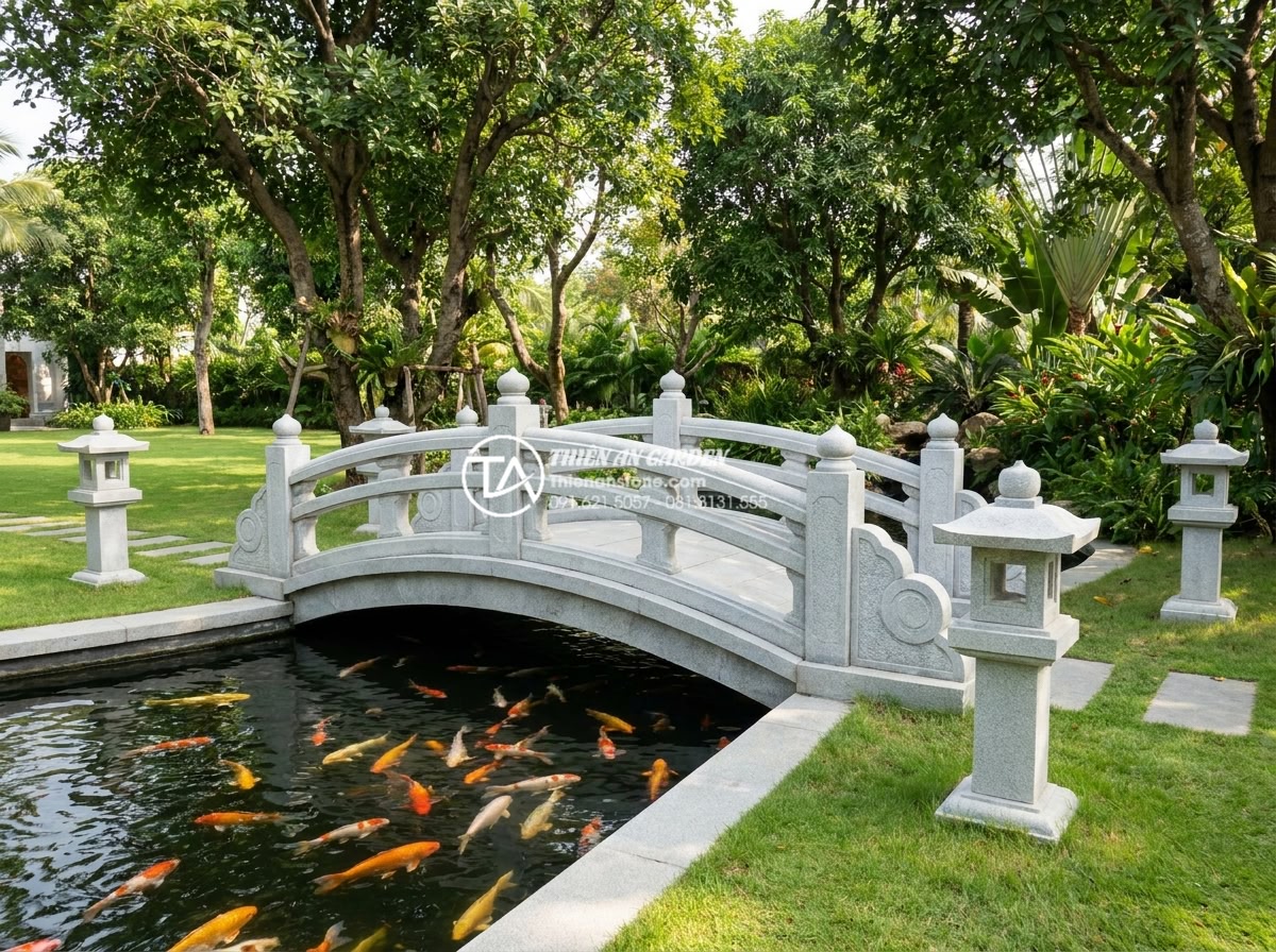 Cách chọn đá tự nhiên làm cầu sân vườn bền bỉ và không bị rêu mốc - Beautiful landscape photograph of a Thanh Hoa green stone garden bridge with tra