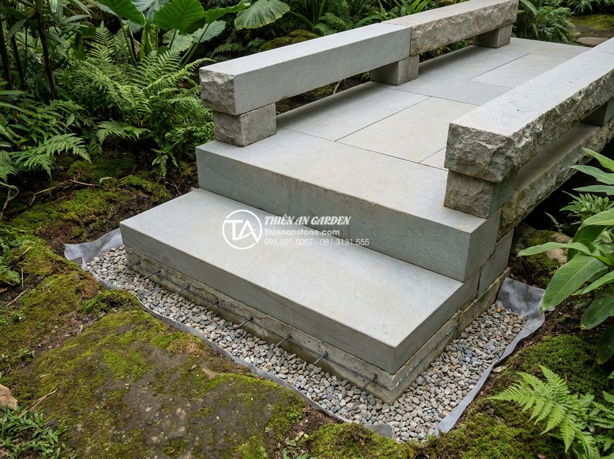 Cách chọn đá tự nhiên làm cầu sân vườn bền bỉ và không bị rêu mốc - Professional engineering photograph showing cross-section of a natural stone gar