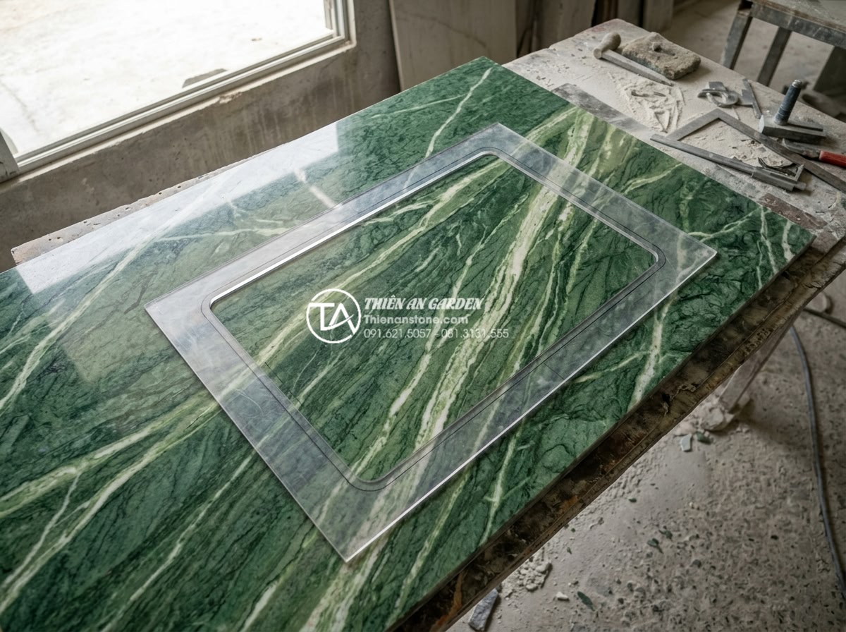 Cách Khoét Lỗ Bàn Đá Chậu Rửa Mặt: Checklist Kỹ Thuật Cho Thợ Thi Công - Artistic overhead view of marble vanity slab with beautiful natural veining bein