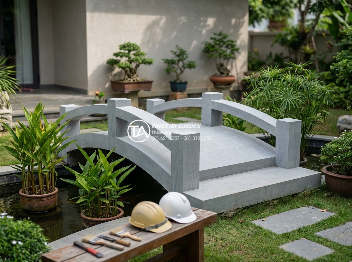 Case study: Cải tạo sân vườn biệt thự 500m2 với điểm nhấn cầu đá nguyên khối - Hình 10 Case study: Cải tạo sân vườn biệt thự 500m2 với điểm nhấn cầu đá nguyên khối - Professional team photo of Đá Cảnh Thiên An experts standing proudly next to the