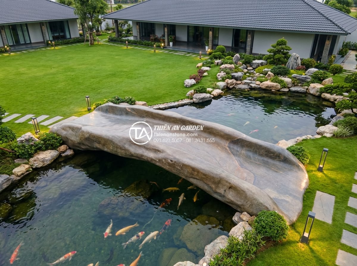 Case study: Cải tạo sân vườn biệt thự 500m2 với điểm nhấn cầu đá nguyên khối - Hình 9 Case study: Cải tạo sân vườn biệt thự 500m2 với điểm nhấn cầu đá nguyên khối - Aerial drone shot of the fully completed luxurious villa garden featuring the mo