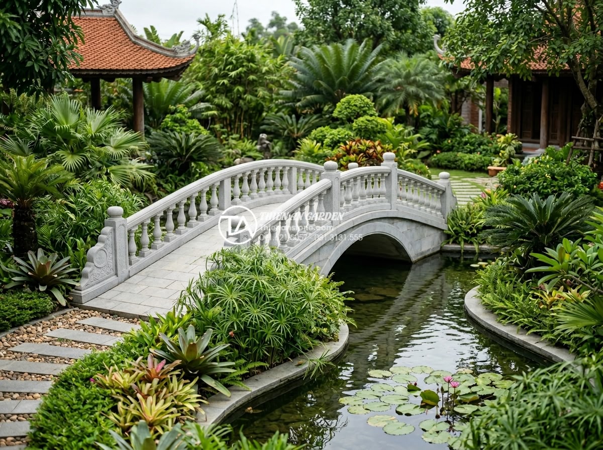 Cầu đá sân vườn phong cách Châu Âu: Khi sự cổ điển hòa quyện cùng thiên nhiên - Hình 16 Cầu đá sân vườn phong cách Châu Âu: Khi sự cổ điển hòa quyện cùng thiên nhiên - Well-maintained European style stone bridge in a luxury Vietnamese garden after