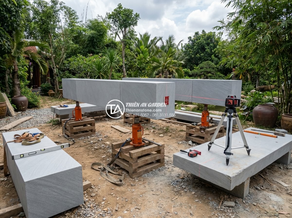 Chi phí vận chuyển và lắp đặt cầu đá khối nặng: Những điều cần biết - Hình 5 Chi phí vận chuyển và lắp đặt cầu đá khối nặng: Những điều cần biết - Precise installation of heavy natural stone bridge blocks using hydraulic jacks