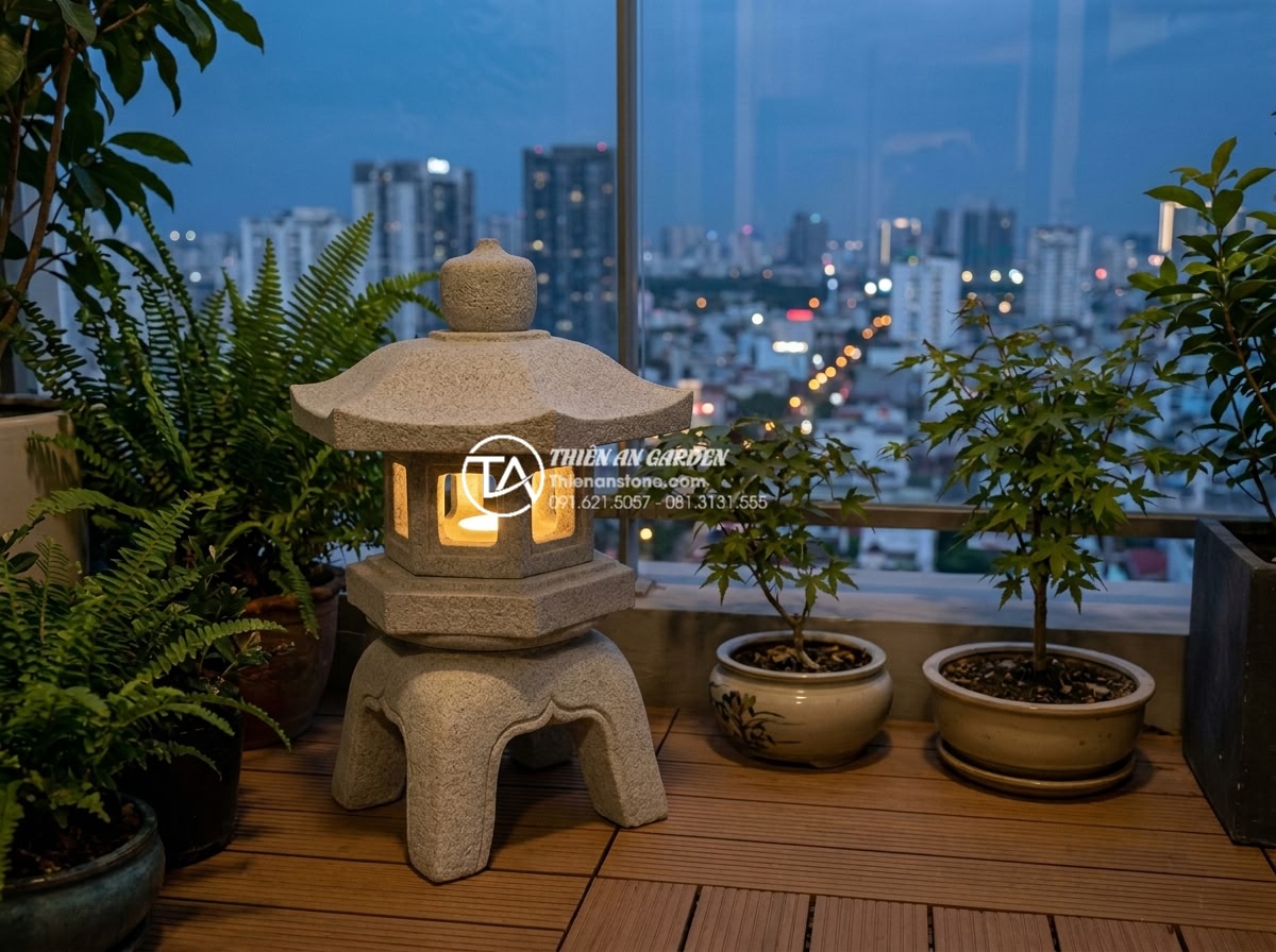 Đèn đá sân vườn mini: Giải pháp trang trí ban công và chung cư - Elegant mini Japanese stone lantern crafted from natural granite, placed on a mo