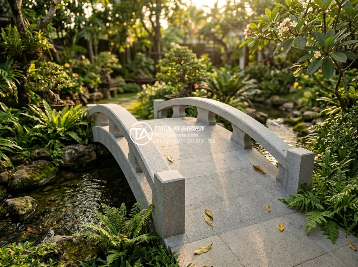 Địa chỉ xưởng điêu khắc cầu đá mỹ nghệ uy tín, giá gốc tại Ninh Bình - Hình 16 Địa chỉ xưởng điêu khắc cầu đá mỹ nghệ uy tín, giá gốc tại Ninh Bình - Happy customer shaking hands with Đá Cảnh Thiên An representative in front of ne