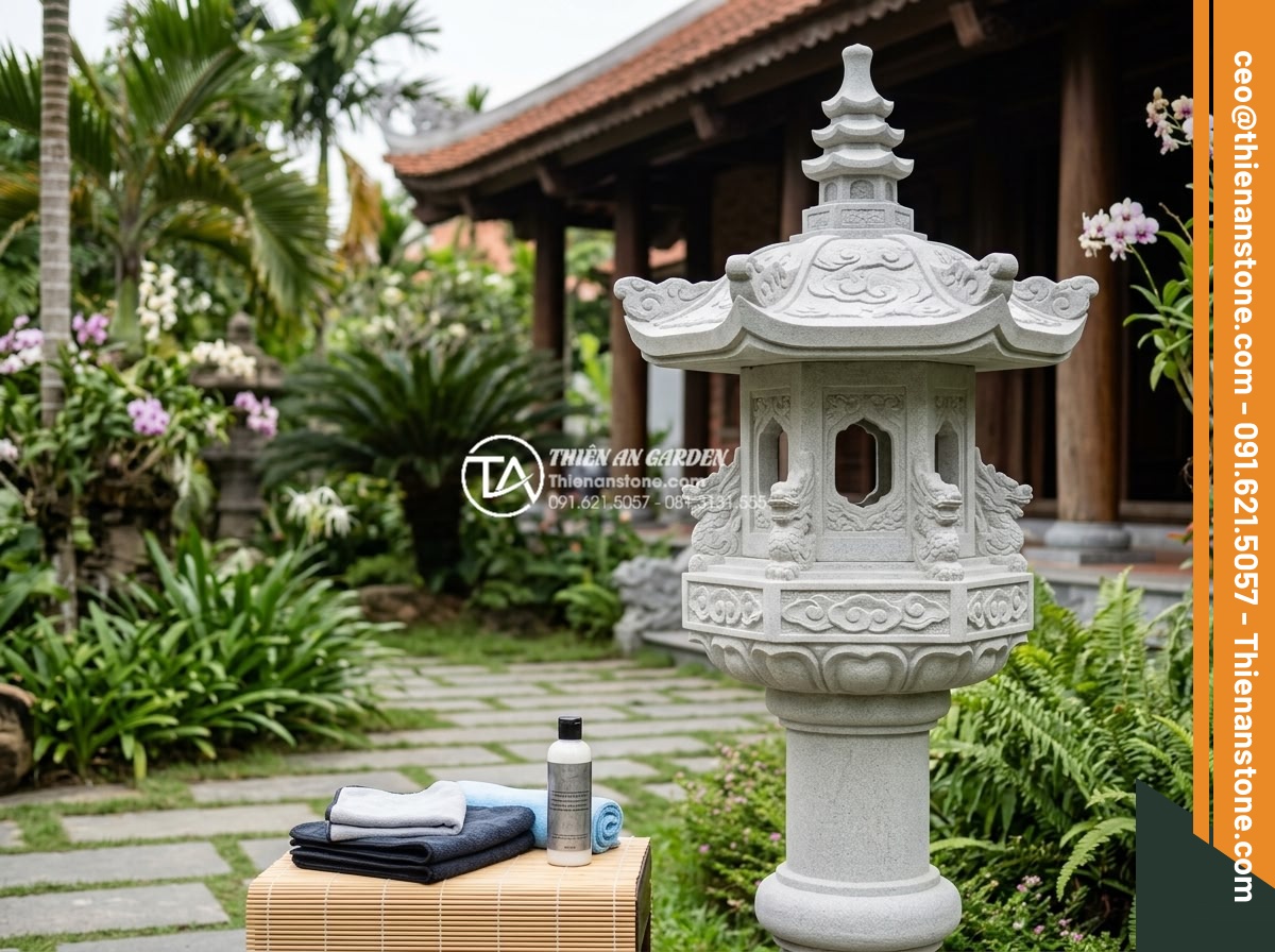 Hướng dẫn vệ sinh và bảo dưỡng đèn đá sân vườn luôn như mới - Hình 11 Hướng dẫn vệ sinh và bảo dưỡng đèn đá sân vườn luôn như mới - Professional team photo of Đá Cảnh Thiên An technicians in uniform expertly clea