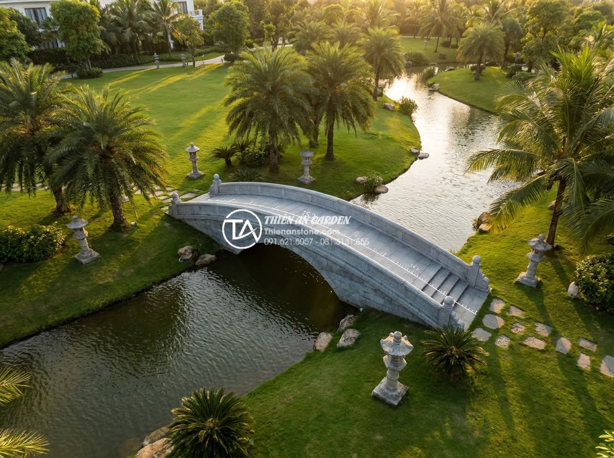 Kích thước cầu đá sân vườn chuẩn lỗ ban giúp rước tài lộc vào nhà - Realistic aerial view of a spacious Vietnamese luxury villa garden showing a per