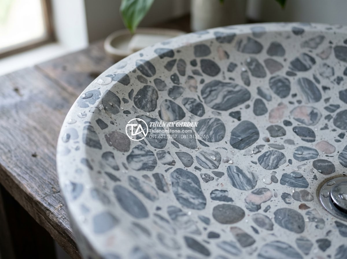 Lavabo Đá Mài (Terrazzo): Xu Hướng Decor Phòng Tắm Hiện Đại Đầy Màu Sắc - Close-up detailed shot of a handcrafted terrazzo sink basin showing intricate mu
