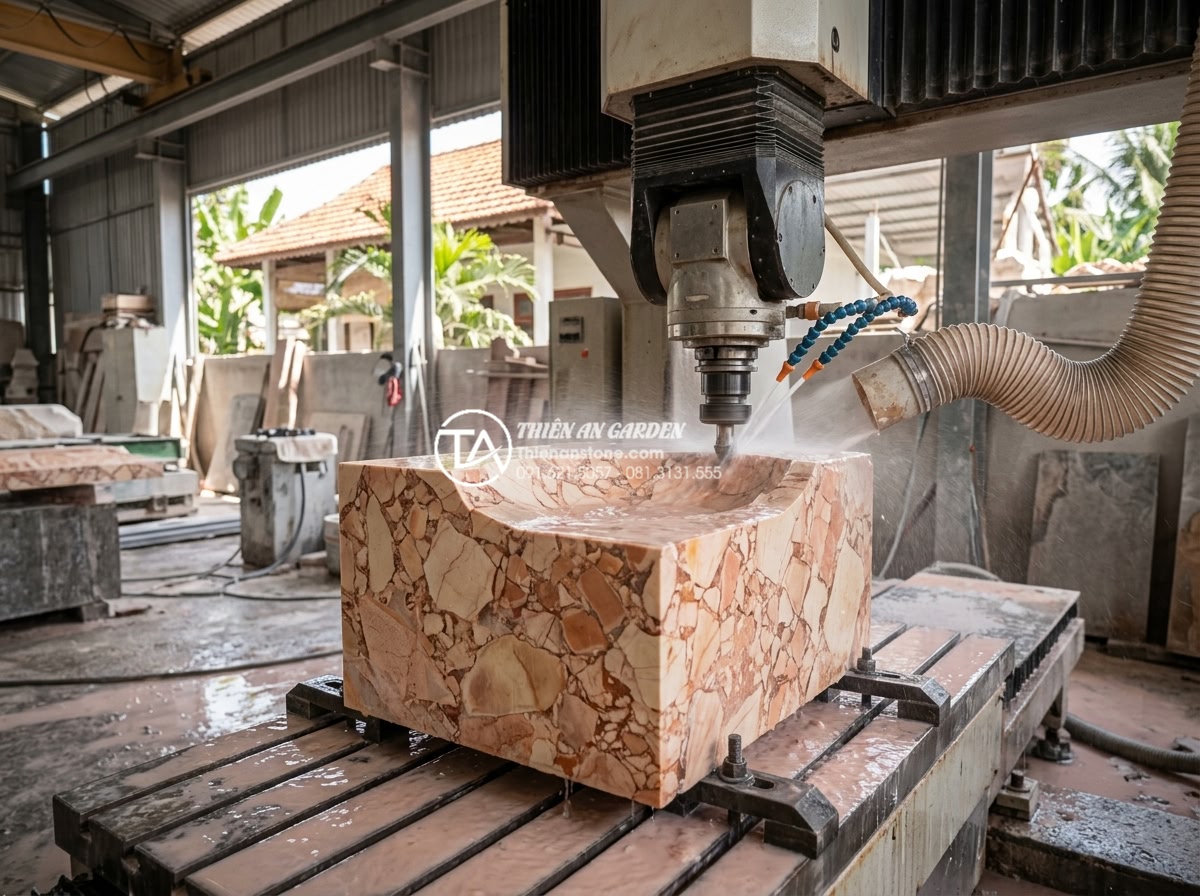 Lavabo Đá Nguyên Khối: Đẳng Cấp Sang Trọng Từ Sự Nguyên Sơ Và Bền Bỉ - Professional stone workshop interior showing a large granite block being precise