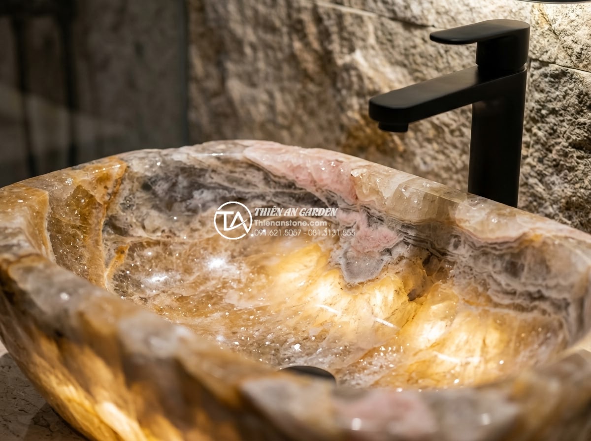 Lavabo Đá Tự Nhiên: Tuyệt Tác Từ Thiên Nhiên Cho Không Gian Phòng Tắm 2026 - Close-up detail of hand-polished natural onyx lavabo with translucent honey-gold