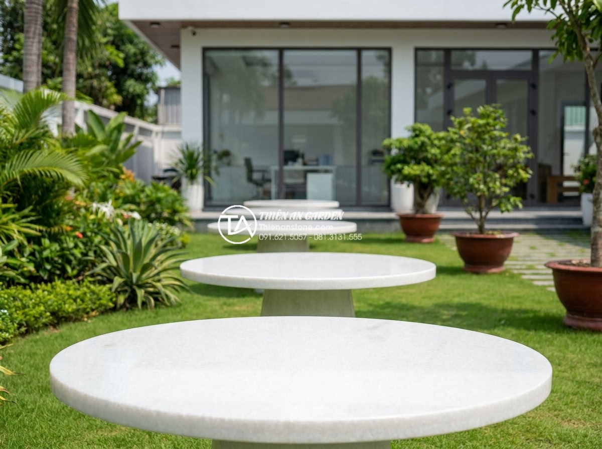 Mẫu bàn ghế đá tròn tự nhiên: Sự lựa chọn hoàn hảo cho không gian quây quần - Hình 19 Mẫu bàn ghế đá tròn tự nhiên: Sự lựa chọn hoàn hảo cho không gian quây quần - Professional team photo of Đá Cảnh Thiên An staff standing proudly in front of t