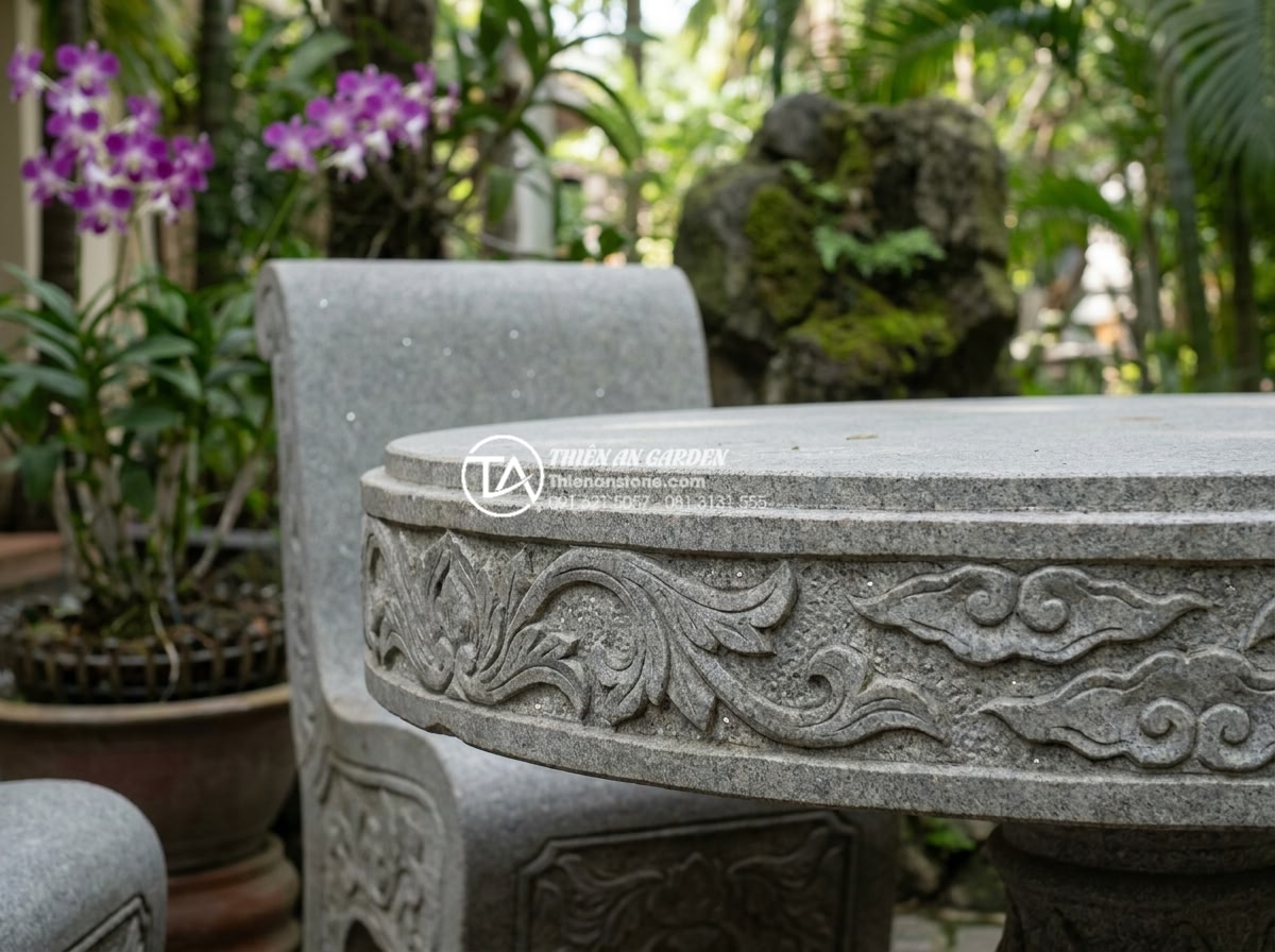 Mẫu bàn ghế đá tròn tự nhiên: Sự lựa chọn hoàn hảo cho không gian quây quần - Hình 2 Mẫu bàn ghế đá tròn tự nhiên: Sự lựa chọn hoàn hảo cho không gian quây quần - Close-up high-resolution detail shot of intricate natural stone carving on round