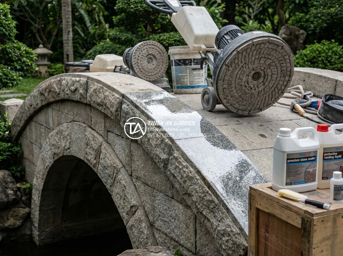 Quy trình thi công cầu đá sân vườn 5 bước chuẩn kỹ thuật xây dựng - Professional stone polishing team using heavy-duty floor grinding machines with 