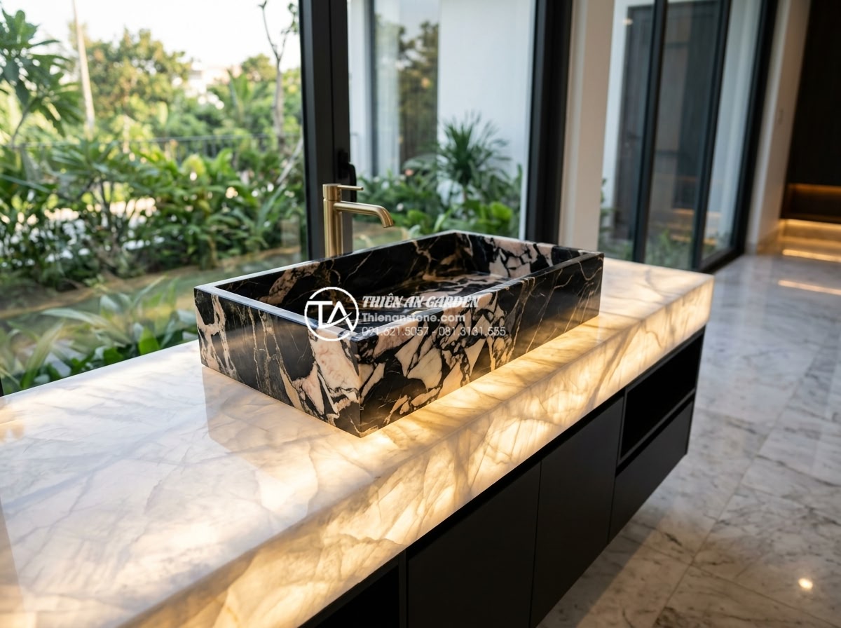 Top 10 Mẫu Bàn Đá Lavabo Đẹp Chinh Phục Mọi Ánh Nhìn Năm 2026 - Photorealistic high-resolution image of a luxurious white onyx backlit bathroom 