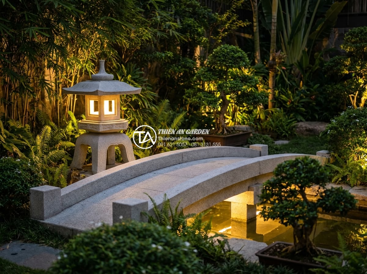 Top 10 mẫu đèn đá Nhật Bản tinh xảo nhất đặt cạnh cầu sân vườn - Hình 18 Top 10 mẫu đèn đá Nhật Bản tinh xảo nhất đặt cạnh cầu sân vườn - Happy customer family enjoying beautiful Japanese stone lantern and stone bridge