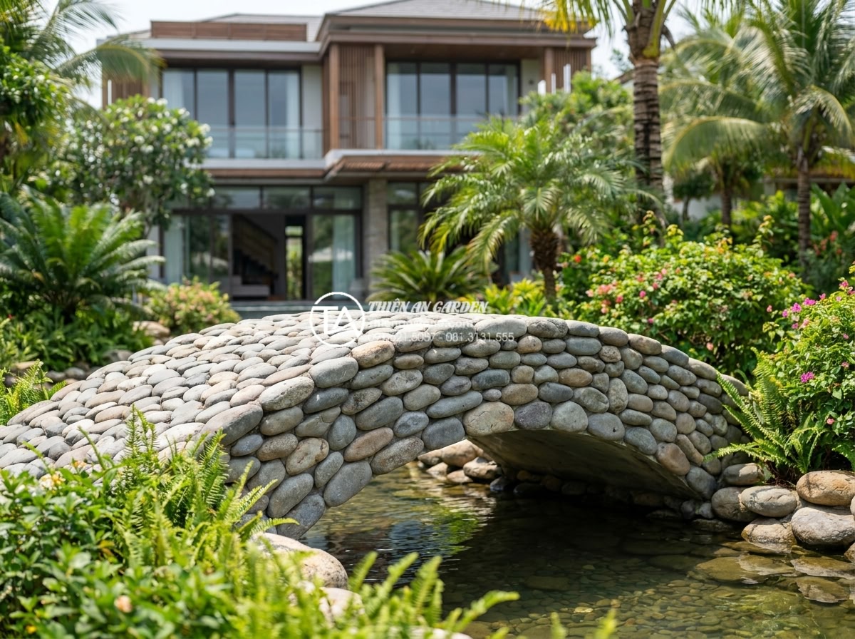Ý nghĩa phong thủy của cầu đá: Biểu tượng kết nối tài lộc và bình an - Hình 14 Ý nghĩa phong thủy của cầu đá: Biểu tượng kết nối tài lộc và bình an - High-end finished natural stone bridge at a completed luxury villa project by Th