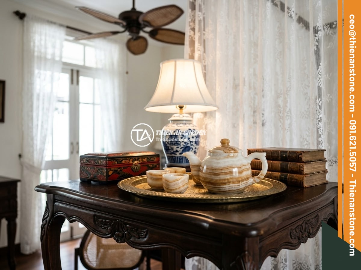 10 ý tưởng decor bàn trà đẹp mắt với bộ ấm chén đá phong thủy - An Indochine style tea table with white marble stone teapot set on a brass tray,