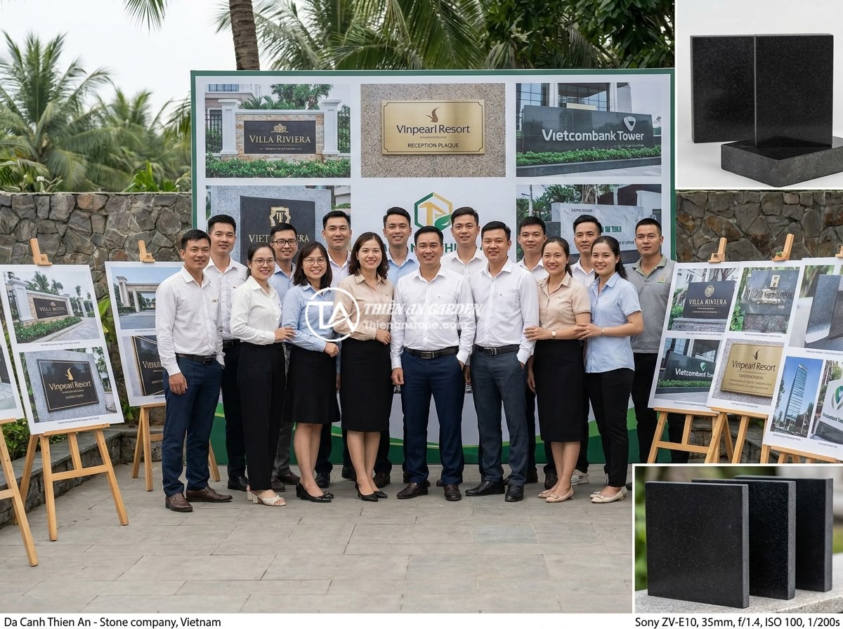 Bảng hiệu đá cẩm thạch hay đá hoa cương tốt hơn cho bảng hiệu ngoài trời? - Professional team photo of Da Canh Thien An stone company with completed natural