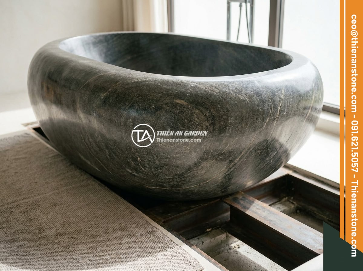 Bồn Tắm Đá Nguyên Khối Cao Cấp: Đặc Điểm, Giá Thành Và Nên Mua Không? - A beautifully installed monolithic stone bathtub in a high-end villa bathroom sh