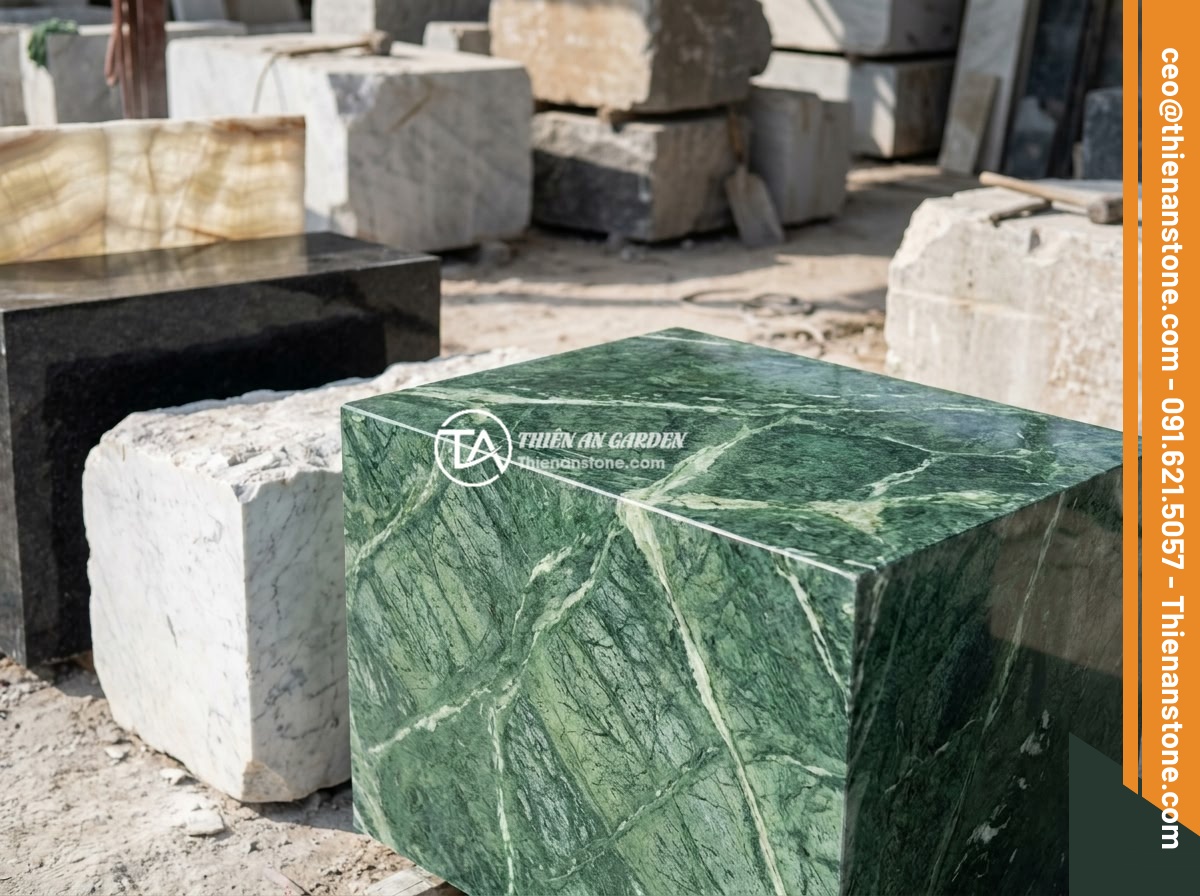 Bồn Tắm Nằm Đá Nhân Tạo Hay Đá Tự Nhiên: Kinh Nghiệm Chọn Mua - Various types of natural stone blocks including white marble, black granite, and