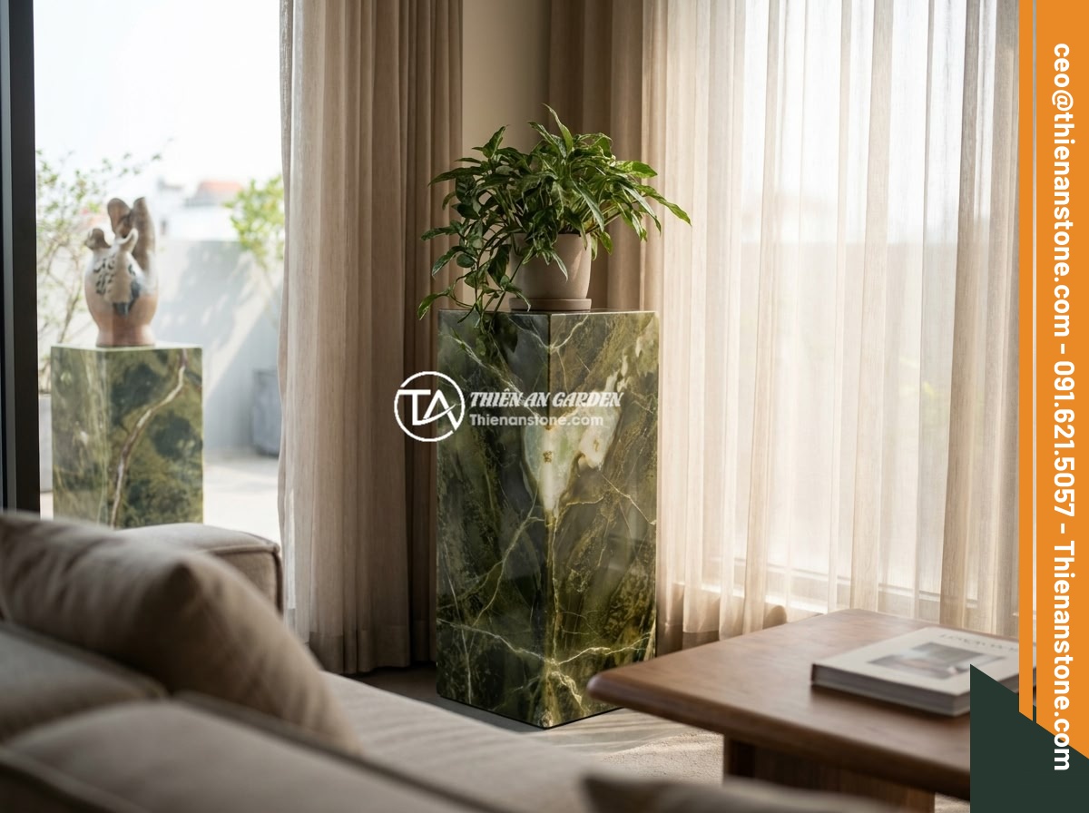 Cách bảo quản và vệ sinh đôn đá tự nhiên luôn sáng bóng, bền màu - Creative indoor and outdoor placement ideas for natural stone pedestals, showing